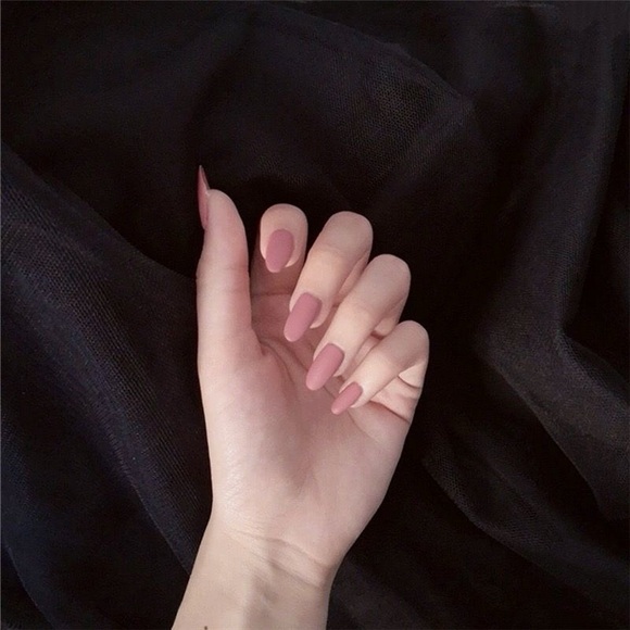 Beautiful Press-on Nails for women - Picture 1 of 3